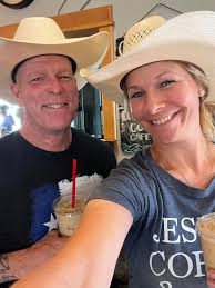 JAKE AND SUMMER LOVE THEIR COUCH. !