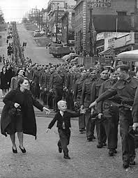We don't have a summary for papa s'en va en guerre yet. Les 60 Photos Les Plus Celebres De L Histoire Photobox