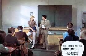 Ausschnitt aus die monster uni: Die Lummel Von Der Ersten Bank 1 Teil Zur Holle Mit Den Paukern 1967 Film Cinema De