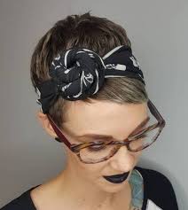 These easy 10 hairstyles are perfect for everyday, special events (prom, weddings, anniversaries, etc), date nights. 20 Best Accessories For Short Hair In 2021