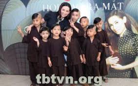 Nhan sắc phi nhung tuổi u50. Phi Nhung Nháº­n Them Con Nuoi Thá»© 23