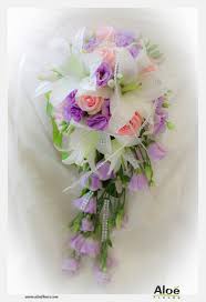 Creations Contemporaines Pour Un Mariage Parme Avec Un Bouquet De Mariee Cascade Bouquet Mariee Bouquet De Mariage Bleu Bouquet De Mariage
