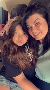 Shanna Warren's Instagram, Twitter & Facebook