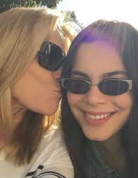 Vanna White- Bio with Age, Height, Husband, Children, Family