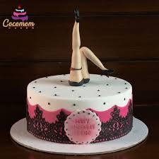 Need some inspiration for your bestie's bachelorette party? Cocomom Cakes Naughty Ones The Bachelorette Party Is On Bachelorette Bacheloretteparty Bedcake Cake Cakes Birthdaycake Cakedecorating Chocolate Food Dessert Instacake Birthday Instafood Cakesofinstagram Foodporn
