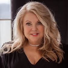 Lisa Manso's Instagram, Twitter & Facebook