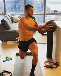 The playing stats (including matchratings) of valentín castellanos for the 2021 season, with other seasons available to be selected. Pin Auf Men And Things They Wear