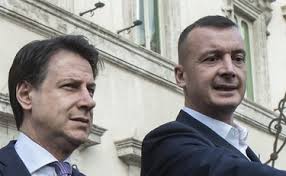 Sono stati tutti tranquilli, mi hanno accettato tutti serenamente, fanno parte di un ceto culturale alto quindi mi hanno compreso. Coronavirus Luigi Bisignani Giuseppe Conte E Rocco Casalino La Comunicazione Sotto La Regia Del Grande Fratello Libero Quotidiano