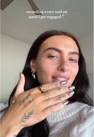 Melody Holmes's Instagram, Twitter & Facebook