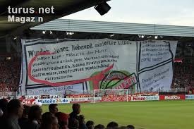 Das stadion ist mit seinen 22.000 zuschauern nahezu bei jedem spiel ausverkauft und die atmosphäre gleicht oft einem hexenkessel. Brillantes Fussballfest Zur Stadioneroffnung 1 Fc Union Berlin Vs Hertha Bsc Turus Net Magazin
