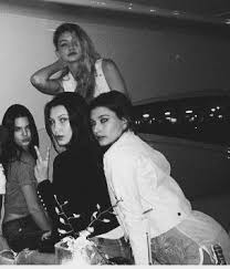 Kendall and kylie kendall jenner mode kendalll jenner kardashian jenner kardashian kollection mode outfits fashion outfits ft tumblr. Gigi Hadid Kendall Jenner Bella Hadid Hailey Baldwin Idee Di Fotografia Foto Idee Foto Instagram