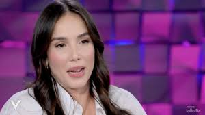 Paola Di Benedetto, i miei primi 30 anni: dai problemi in adolescenza  all'amore con Raoul Bellanova