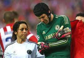 The legendary former chelsea goalkeeper returned to the club at the beginning of 2019/20 in a new role in which he provides advice on all football and performance. Cech Played For Chelsea With Two Broken Shoulders Prior To Fracturing His Skull Goal Com