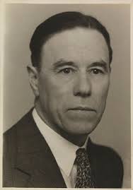 Dynes Dadeni'r Byd Rhyddid y Rhyngrwyd T H Parry Williams Tirwedd Moesegol  Hanner Can Arlliw o Wyrdd