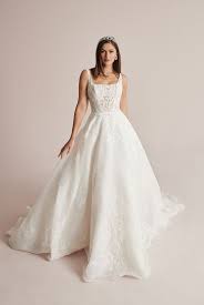 Die robe von designer michael cinco ging mit einem wert. Elegante Und Raffinierte Brautkleider Justin Alexander