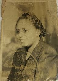 Bee Clark's Instagram, Twitter & Facebook