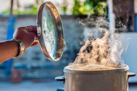 Para cocinar los pimientos al vapor, colócalos en la cesta cuando el agua empiece a hervir. Cocinar Al Vapor Ventajas Ideas Y Claves Para Sacarle Partido