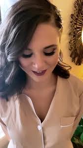 Lindsay Baxter's Instagram, Twitter & Facebook