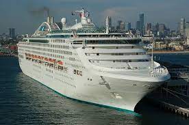 The Sun Princess This Cruise Circles Milford Sound The Season Goes Year Round A Sample Itinerary Would Be 14-days From Brisbane A Kapal Pesiar Pesiar Kapal
