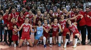 Dort treffen die türkinnen auf die zweimaligen weltmeisterinnen aus deutschland sowie portugal, serbien, israel und bulgarien. Volleyball Em Der Frauen Turkei Nach Sieg Gegen Polen Im Finale Nex24 News