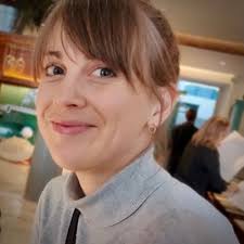 Anna D (@Annacadeal)