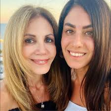 The Girlfriend is the "wildy delicious" mother-son psychological drama  starring Robin Wright –and it will have you racing to the end. Find out  more in the comments👇