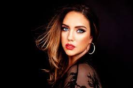 Brandi Redd's Instagram, Twitter & Facebook