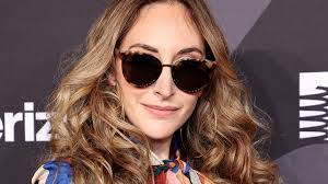 Ash Rich's Instagram, Twitter & Facebook