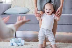 Wann euer junge oder mädchen anfängt sich fortzubewegen, ist von kind zu kind ganz unterschiedlich. Laufen Lernen Ab Wann Und Wie Babys Dabei Fordern 9monate De