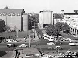 Feier der jugendlichen zur begrüßung schifffahrt auf dem rhein. Erzbischofliches Palais Und Borse Borsenplatz 50667 Koln Altstadt Nord 1960 Altstadt Historisch Erzbischof