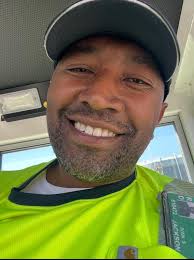 Hi so did anyone book tickets with John Jackson? Is it trustworthy? Any  reasons not to book with him? Thanks