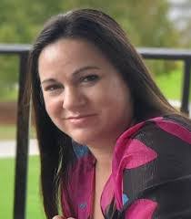 Elaine Maes's Instagram, Twitter & Facebook