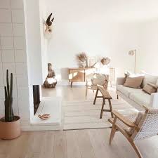 Browse our collection of minimalist living rooms and learn how to live with less, in style. The Top 70 Minimalist Living Room Ideas
