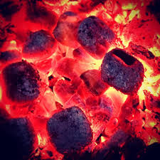 Glut Und Feuer Feuer Fire Ember Grillen Warme Hobbyfotografie Hobbyphotography Kohle Denaugenblickgeniessen Romantik Romantic Moments Momente Grill