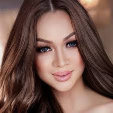 Marcella Curtis's Instagram, Twitter & Facebook