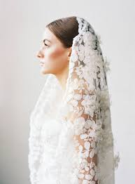 The Most Stunning Modern Romantic Abstract Wedding Ideas Salt Lake City Wedding In Wedding Veil Styles Mantilla Veil Wedding Fingertip Length Wedding Veil