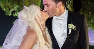 Deshalb lässt sie sich die ringe von einem designer anfertigen. Daniela Katzenberger Hochzeit Mit Lucas Cordalis Wie Im Marchen