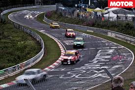 Silhouette auf der linken brust; Nurburgring Speed Limits Lifted
