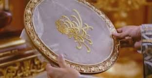 The 2nd Prince Jay Chow S Hands Holding The Chrysanthemum Embroidery Flower Crafts Golden Flower Embroidery Flowers