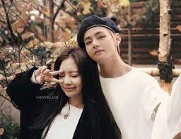 Today's a busy day but i'll get back to everyone for sure~. Queen Blackbangtan Group Chat Kpop Couples Couples Taehyung