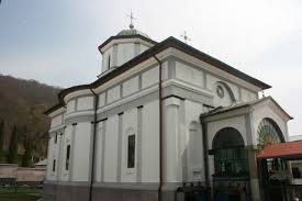 Manastirea frasinei, calimanesti, manastirea frasinei poarta hramul adormirea maicii domnului si nasterea sfantului ioan botezatorul. MÄƒnÄƒstirea FrÄƒsinei Athosul Romanilor Poze