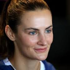 Leslie Fox's Instagram, Twitter & Facebook