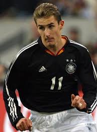 Dieses mal zeigt die mannschaft ihren gegnern in einer dunklen auswärtsausrüstung mit carbonfarbenen details, wer auf dem spielfeld das sagen hat. Deutschland Trikot In Schwarz