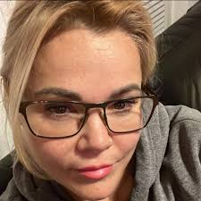 Romy Müller und Mario Bandow haben ihre Siebensachen, ihre Kinder und einen  Mercedes-Benz 1429 gepackt und sind losgefahren.