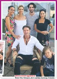 Varga norbert, a tudás hatalom társulat egyik fiatal színésze lesz az egyik főszereplője császi ádám „háromezer számozott darab c. Pinter Tibor Igy Tokeletes A Csaladunk Pressreader