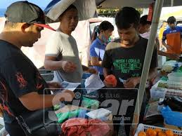 Negeri ini terbahagi kepada dua bahagian iaitu seberang pulau (dalam jika anda berada di batu ferringhi, jangan lupa singgah di pasar malam batu ferringhi. Pasar Malam Warga Asing Kena Serbu