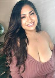 I'm Melina. Will you marry me? I'm still single!🥲