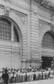 Desfile organizado pelo governo do estado de são paulo, em 1960, para apresentar à população seus 690 veículos novos que iriam atuar em suas secretarias. 1930 Mercado Municipal Fotos Antigas Sao Paulo Cidade