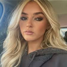 Brenna Morgan's Instagram, Twitter & Facebook