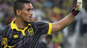 محمد نور يتحول إلى حارس مرمى بعد طرد فواز القرني. Ø­Ø§Ø±Ø³ Ø§Ù„Ø§ØªØ­Ø§Ø¯ Ø§Ù„Ø³Ø¹ÙˆØ¯ÙŠ ÙŠØªØ¹Ø±Ø¶ Ù„Ù‚Ø·Ø¹ ÙÙŠ Ø§Ù„Ø±Ø¨Ø§Ø· Ø§Ù„ØµÙ„ÙŠØ¨ÙŠ